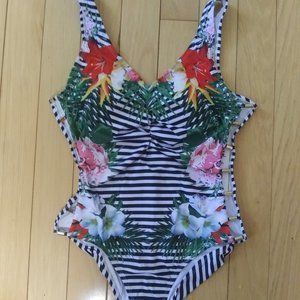 NWT Sexy bathing suit sexy metal details up sides
